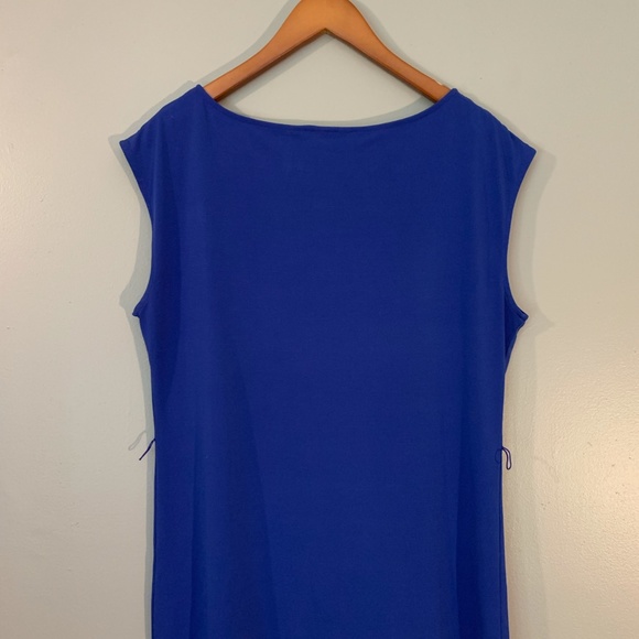 Sleveless Top with Lace Detail - Picture 2 of 4